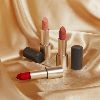 How to Apply Lipstick Blog