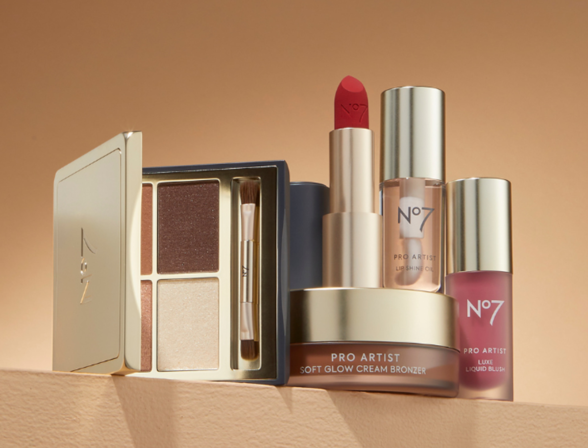 Get the full glam. Pro tools, trend-setting style, and everything you need to create a flawless finish.